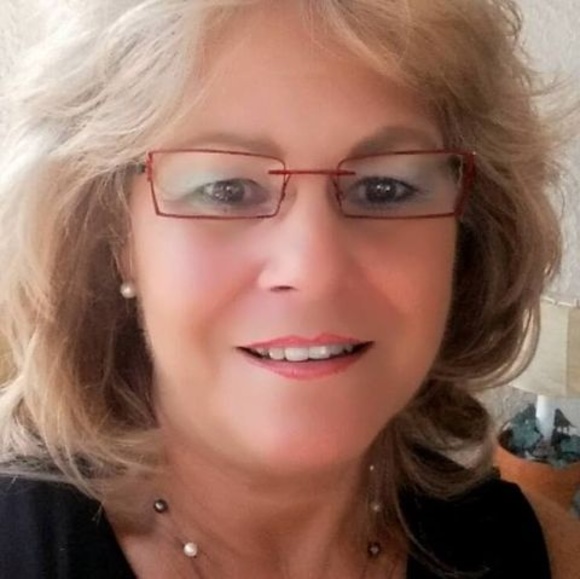 Meet your Posher, Kay - Picture 1 of 1